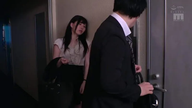 Cô vợ nhà cạnh bên nhận nhầm tôi là gã chồng trong một hôm say xỉn