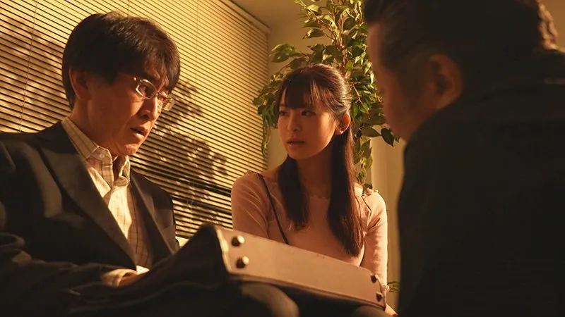 Người chồng vay nợ bọn cho vay nặng lãi, vợ yêu phải bán thân để trả nợ