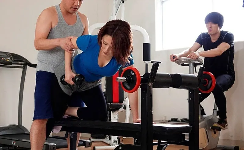 Chồng yêu phát hiện cô vợ cắm sừng với huấn luyện viên thể hình
