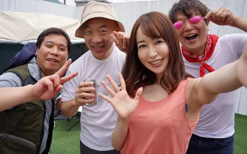 Người chồng để cô vợ cắm trại 3 ngày 2 đêm với hiệp hội khu phố mà không biết…