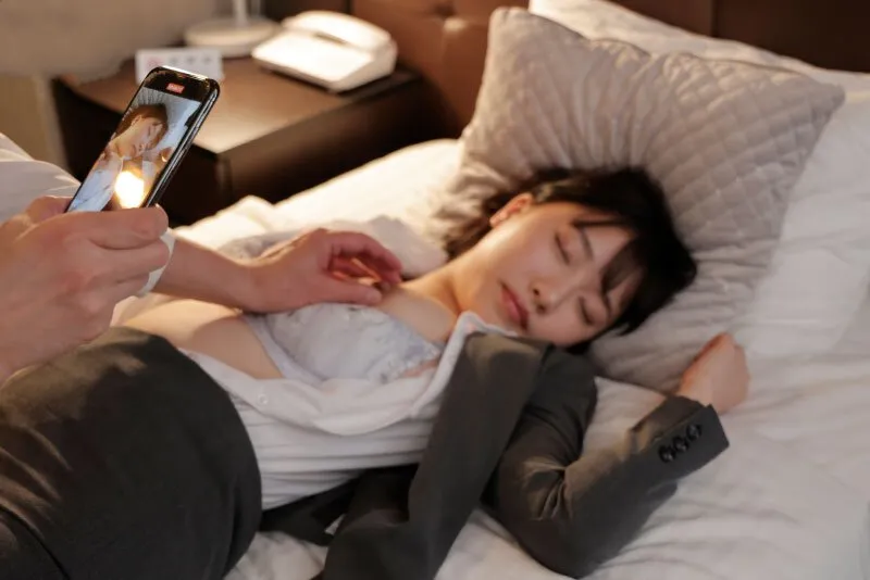 Chuyến công tác với kẻ đình đám quấy rối ở công ty, cô gái bị chuốc thuốc ngủ