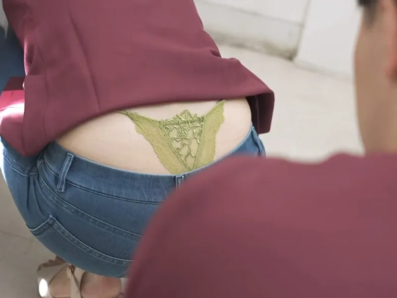 Xoạc đồng nghiệp nữ mông to đã có chồng